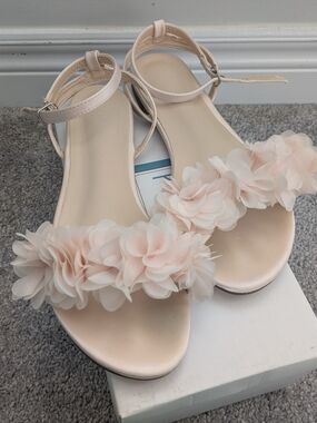 Pink Satin Sandals With Ankles Trap And Chiffon Flower Appliques